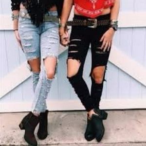 CARMAR Distressed Jeans